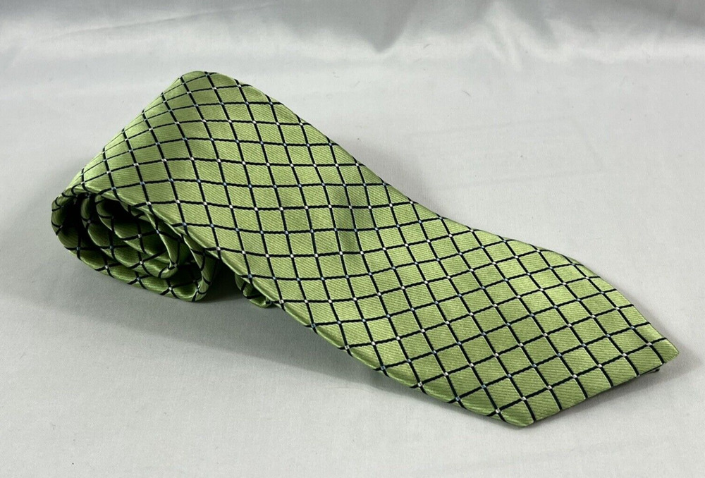 Nautica Men's Green Geometric 100% Silk Necktie 59" L 3.25" W